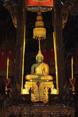  The Emerald Buddha: A Journey Through Thai Mythology and Kingship!